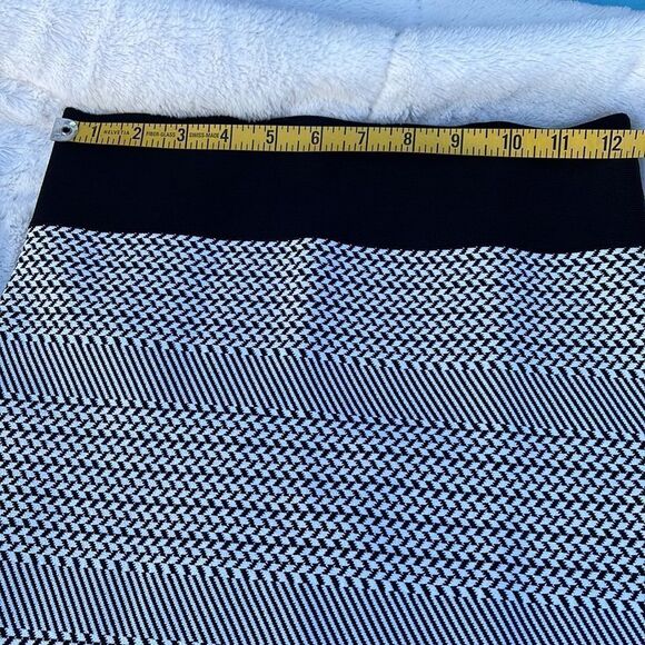 BCBG Maxazria  black combo skirt - Picture 6 of 11